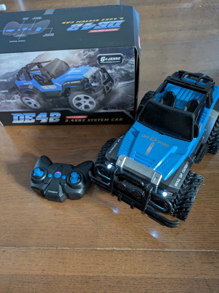 DEERC ラジコン ラジコンカー オフロード 子供 RCカー 防振 2.4