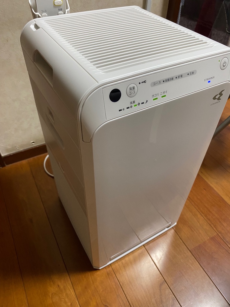 ダイキン タワー型電気ヒーター ホワイト 遠赤外線暖房機 セラムヒート ラインアップ 家電量販店取扱製品