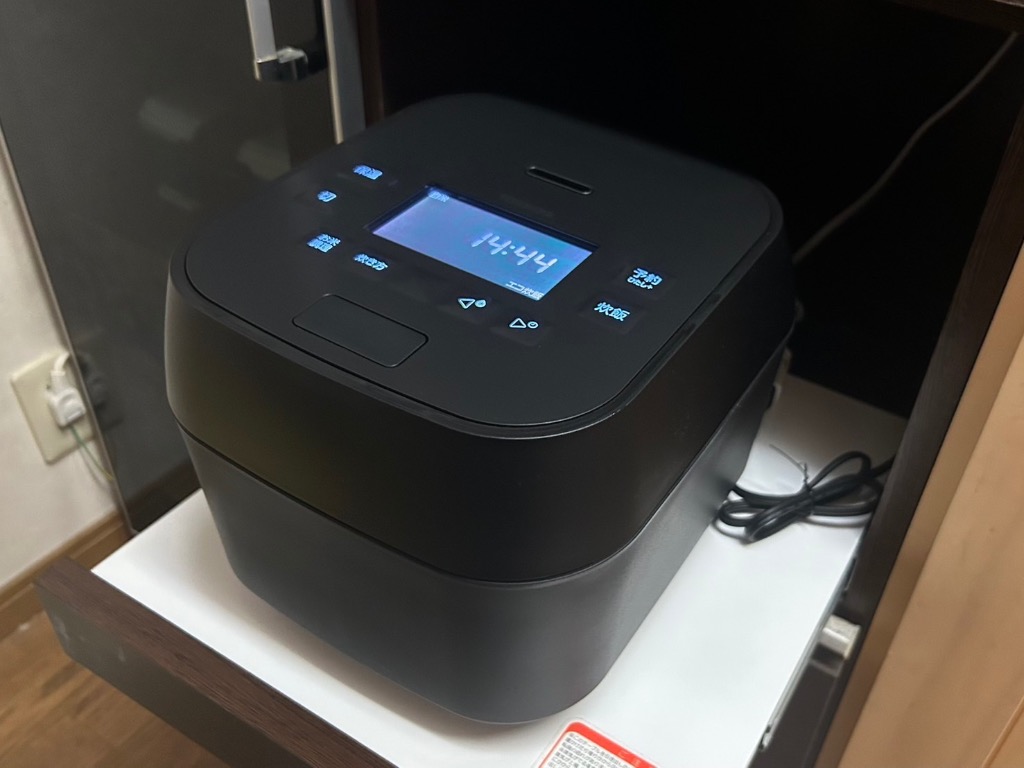東芝 真空圧力IH炊飯器 RC-10MGW 5.5合 グランブラック TOSHIBA 東芝 真空圧力IH炊飯器 炎匠炊き 備長炭かまど丸釜 5.5