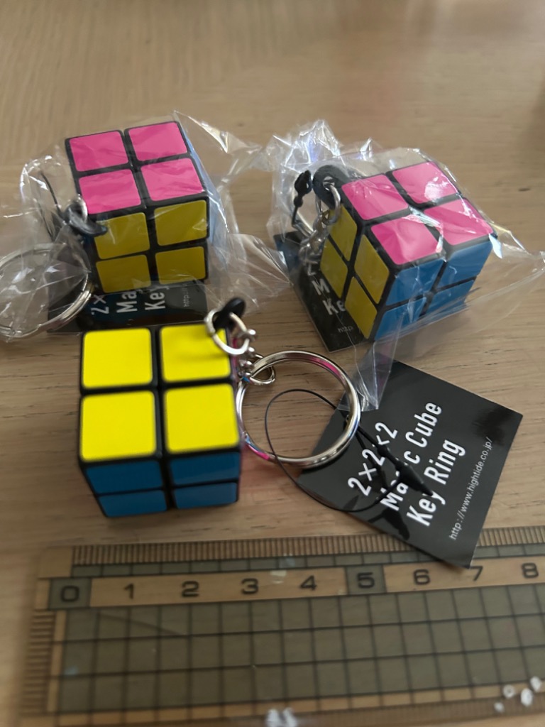 HIGHTIDE（ハイタイド） マジックキューブキーホルダー ネオン