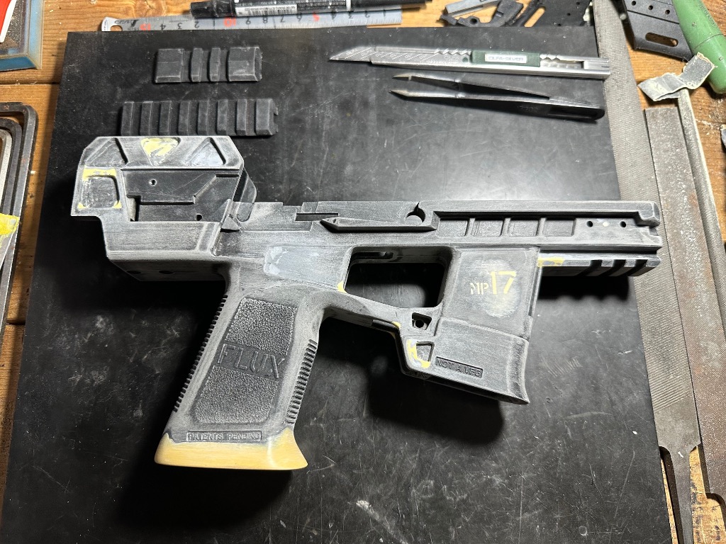 売り尽くしセール】EMG 公式ライセンス Flux Raider MP17 P320