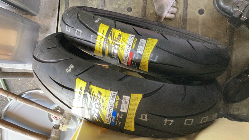 Dunlop Q-Lite 前後セット DUNLOP [前後セット] 新品 Q-LITE 110/70-17 140/70-17 [CB400SF