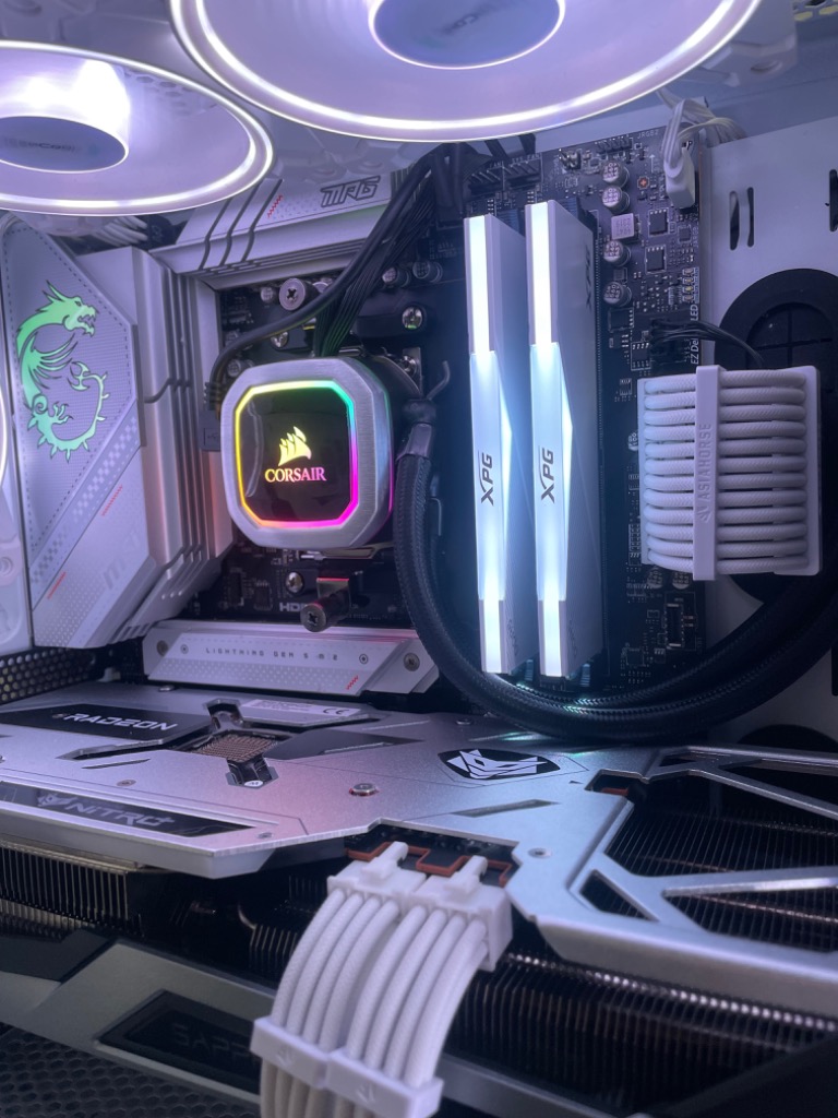 ADATA - AX5U6000C3016G-DCLARWH-DP DDR5 16GB 2枚組 ADATA AX5U6000C3016G-DCLANRSG (DDR5 PC5-48000 16GB 2枚組 U