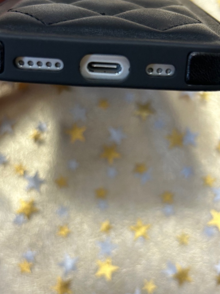 CASEKOO iPhone 15用ケース Dior キルティングカードケース
