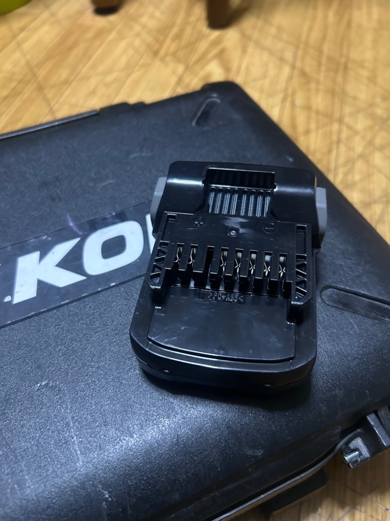 数量限定】HiKOKI(旧 日立工機) 薄型バッテリー 18V BSL1820M 数量限定】HiKOKI(旧 日立工機) 薄型バッテリー 18V BSL1820M