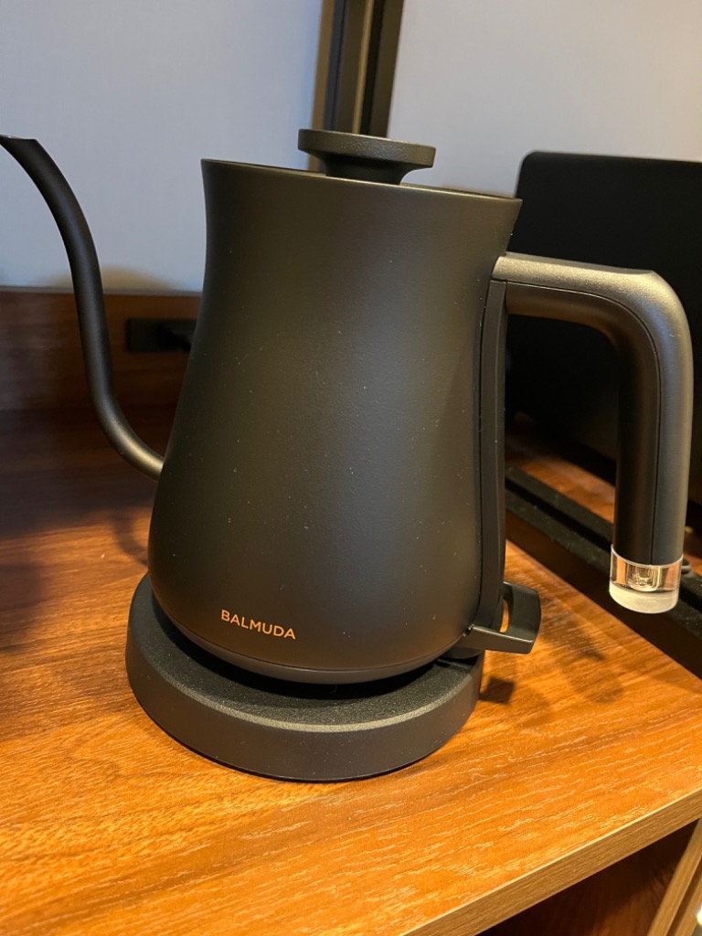 BALMUDA 電気ケトル ブラック0.6ℓ K07A-BK バルミューダ BALMUDA The Pot K07A-BK [ブラック] 価格比較