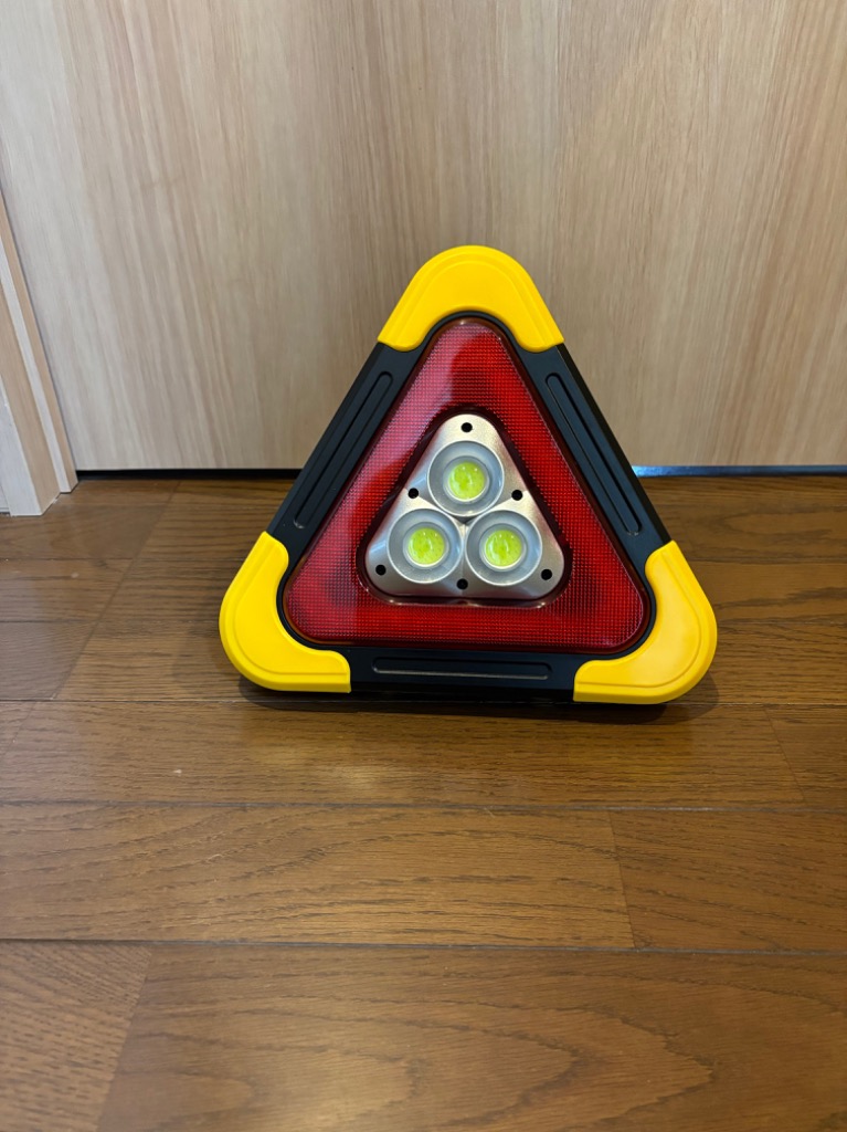 e-auto fun LED三角表示板 三角停止板 高速道路 緊急停止 事故 e-auto fun LED三角表示板 三角停止板 高速道路 緊急停止 事故