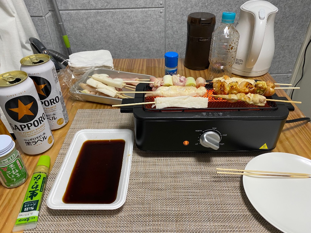 焼肉プレート 焼き鳥器 無煙 山善 焼き鳥焼き機 家庭用 煙の出ない焼肉器 減煙電気七輪 HITORI-JIME GRILL ESR-Q100(B)  一人焼肉 卓上 一人用 : 18058 : くらしのeショップ - 通販 - Yahoo!ショッピング