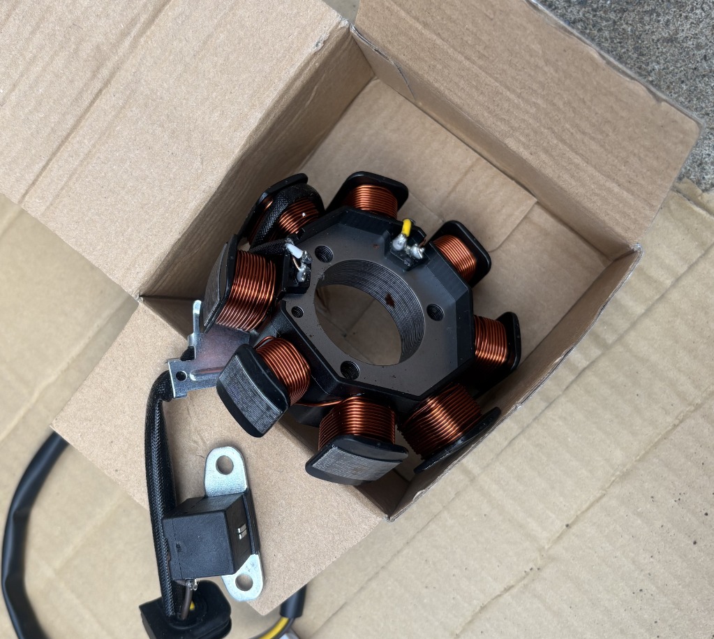 新品 スズキ純正メットインボックス アドレスV125 V125GK5 K6 K7