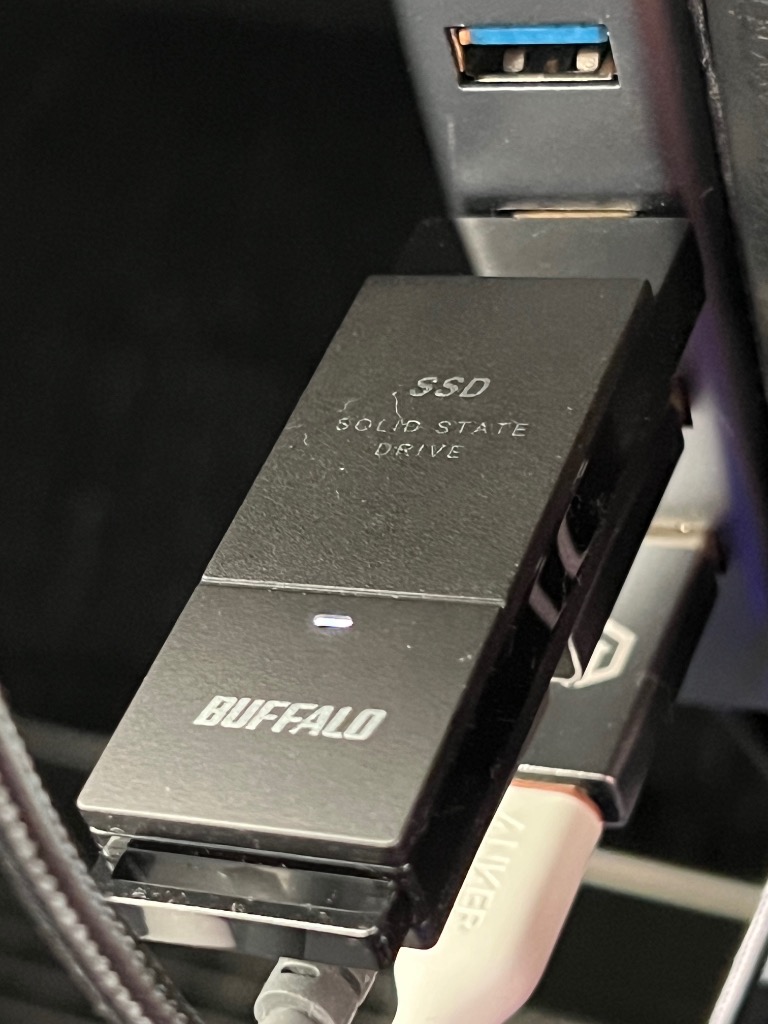 BUFFALO 2TB 外付けSSD SSD-SCT2-OU3-BA Amazon | SSD-SCT2.0U3-WA(ホワイト) ケーブルレス ポータブル