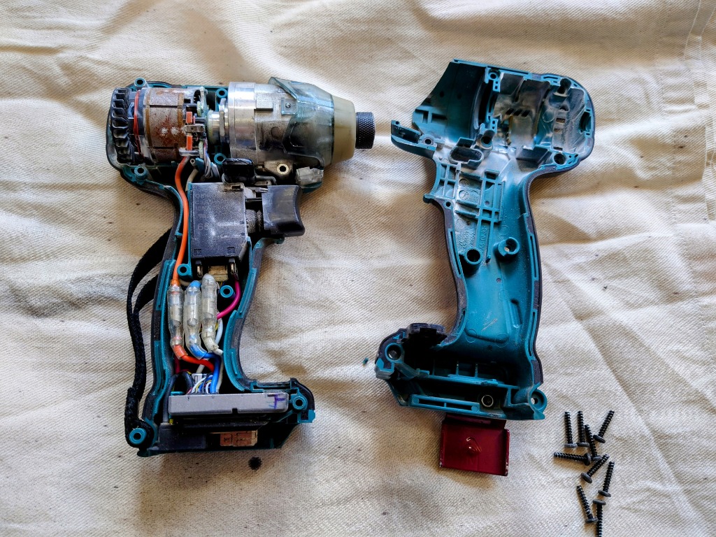 マキタ TD111D HP473D用スイッチ 部品 650689-0 (OMRON C3JW-2B