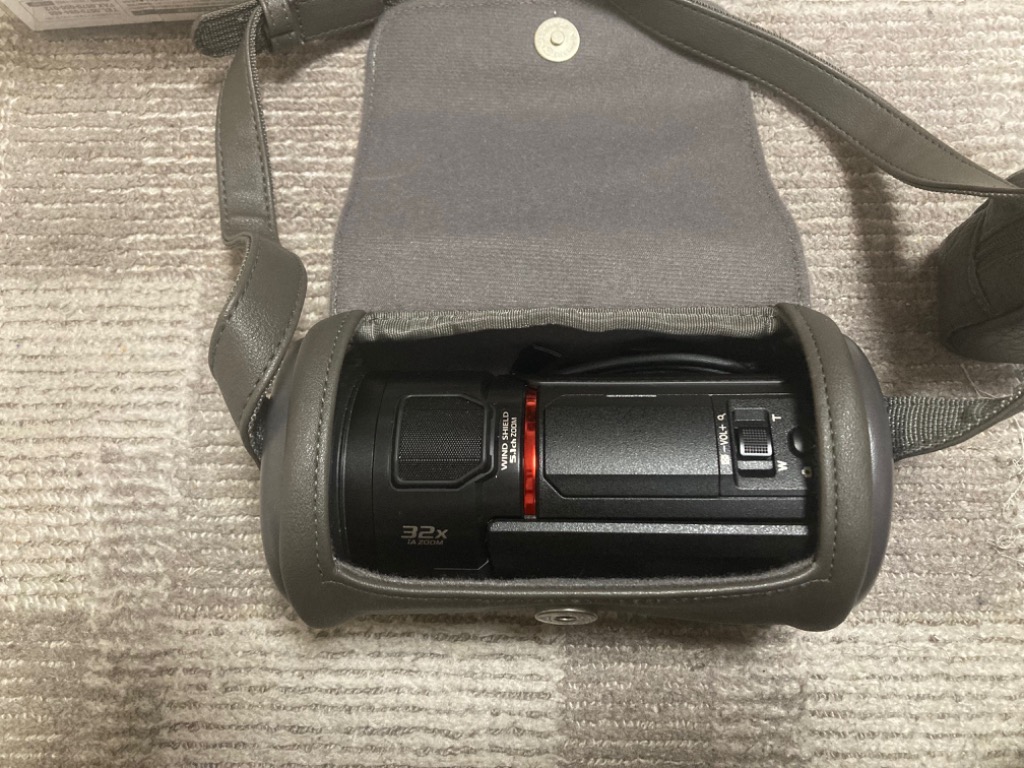 【中古】エレコム ビデオカメラケース コンパクトタイプ ショルダーベルト付 Mサイズ ブラック DVB-021BK elecom_4549550201575