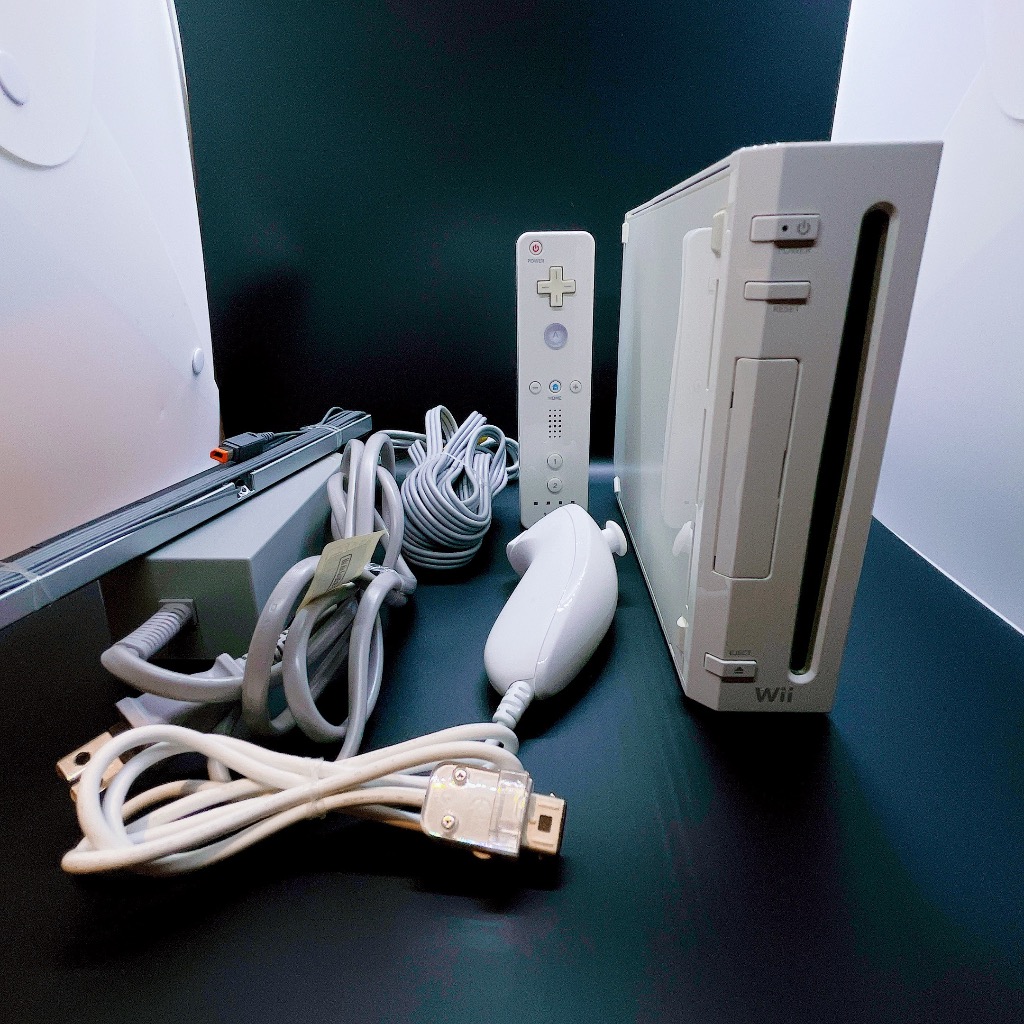 Wii ウィー 本体 すぐ遊べるセット 選べる2色 シロ クロ 中古 : 12356 