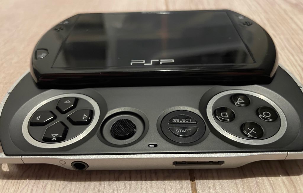 PSPgo 本体のみ ピアノ・ブラック PSP-N1000PB プレイステーションポータブル・ゴー 中古 : 1284 : エンタメ王国  Yahoo!ショッピング店 - 通販 - Yahoo!ショッピング