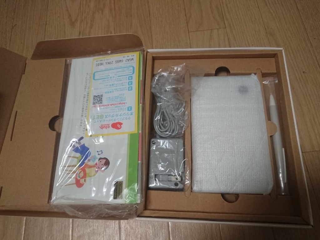 任天堂 DSiLL ニンテンドーDSi LL ナチュラルホワイトUTL-S-WGA