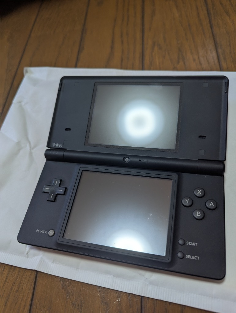 任天堂 DSi ニンテンドーDSi 本体 タッチペン付 選べる6色 中古