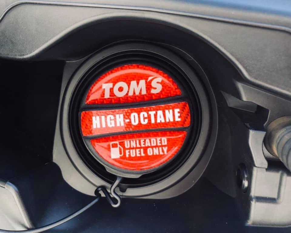 TOM'S ハイブリッドオイルフィラーキャップ 12180-TS013 レッド 廃盤】TOM'S ハイブリッドオイルフィラーキャップ レッド - メルカリ