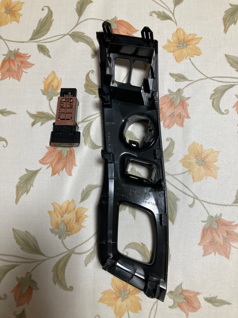 トヨタ純正 40系 プリウスα G'sグレード用 センタースイッチパネル