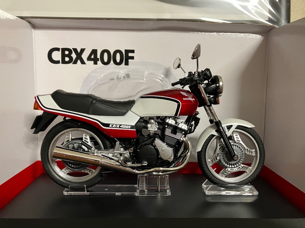 1/12 完成品バイク Honda CBX400F パール/キャンディレッド [スカイ