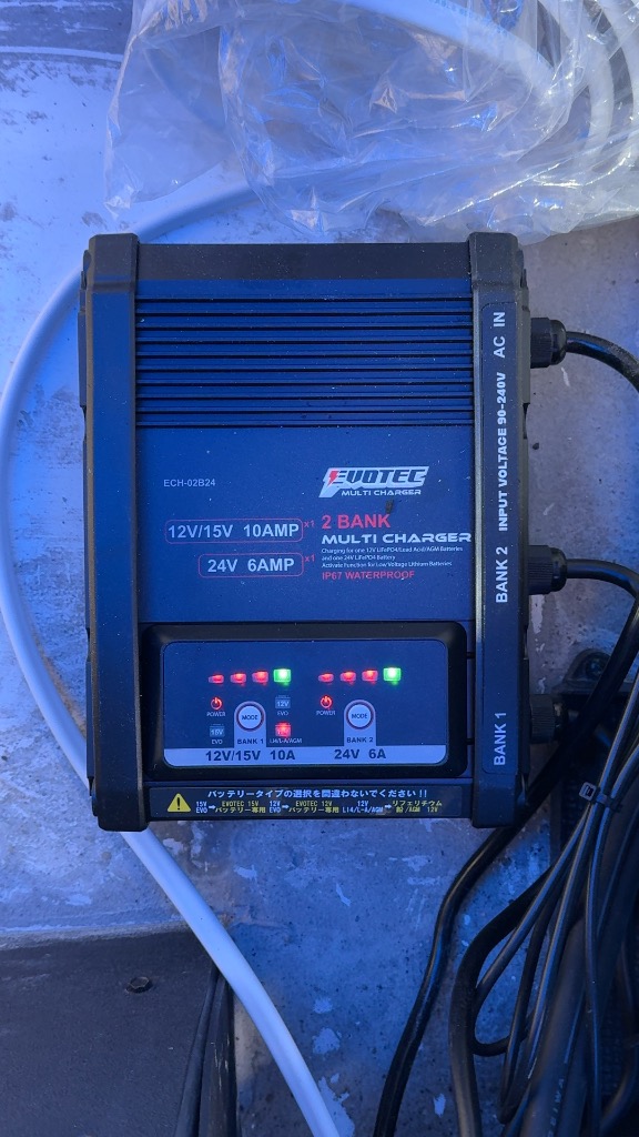 マルチチャージャー 2BANK 24Vバッテリーと他1台充電可能 2台