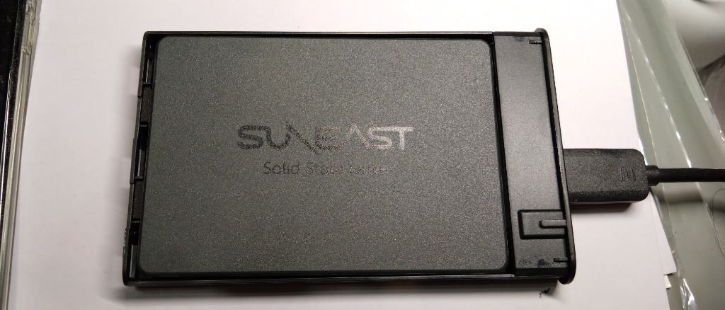 SUNEAST 4TB 内蔵SSD 2.5インチ 7mm SATA3 6Gb/s 3D NAND PS4動作確認 