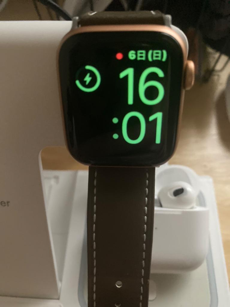 Apple Watch SE（GPSモデル）40mmゴールドアルミニウムケースとスターライトスポーツバンド MKQ03J/A  :MKQ03JA:フィフティワン家電 - 通販 - Yahoo!ショッピング