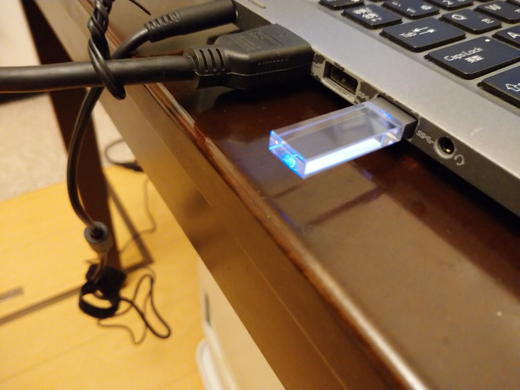 32GB USBメモリ 透明ガラス筐体 Aqua Crystal II miwakura 美和