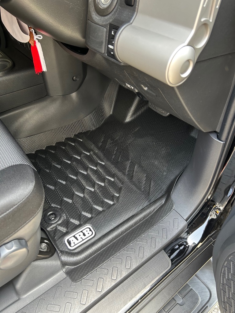 ARB 正規品 ARB FJクルーザー専用 ARBフロアマット 4080025 「28 