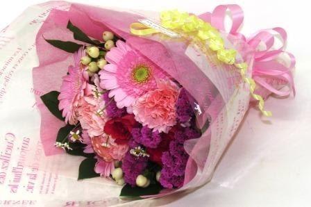 ピンクのブーケ 送料無料 花束 花 季節のお花たっぷり ピンク