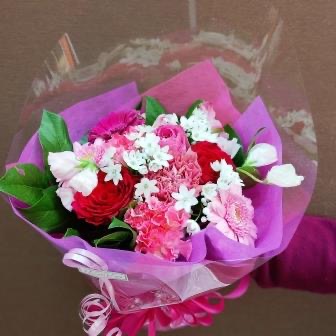 ピンクのブーケ 送料無料 花束 花 季節のお花たっぷり ピンク