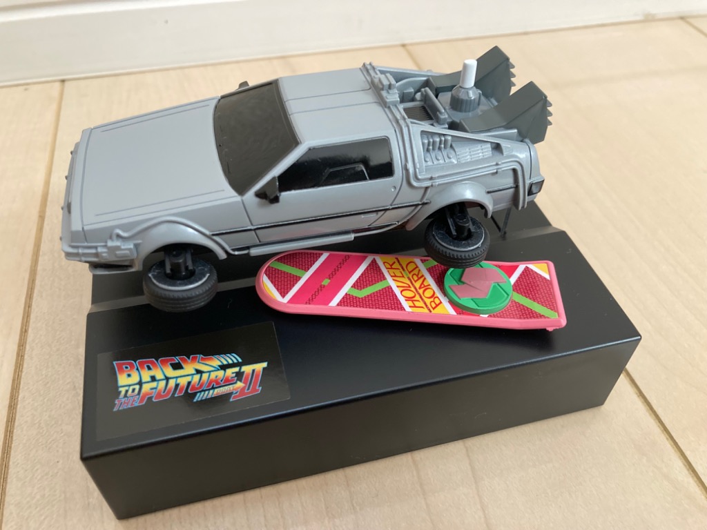 デロリアン（バック・トゥ・ザ・フューチャー2）ミニカー　モデルカー Amazon | Jada Toys バック・トゥ・ザ・フューチャー パートII 1