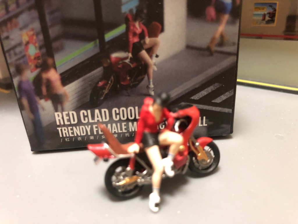 新品 MO222023 MoreArt 1/64 RED CLAD COOL TRENDY FEMALE