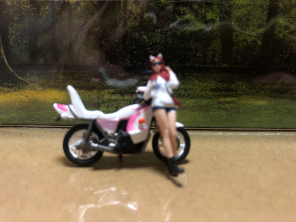 MoreArt 1/64 桃　ジオラマ 族車　旧車會　女性 バイク フィギュア MoreArt 1/64 紫 ジオラマ 族車 旧車會 女性 バイク フィギュア