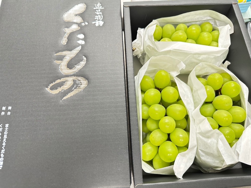 シャインマスカット 山梨県産 ぶどう 約1.2kg 秀 2〜3房入 贈答