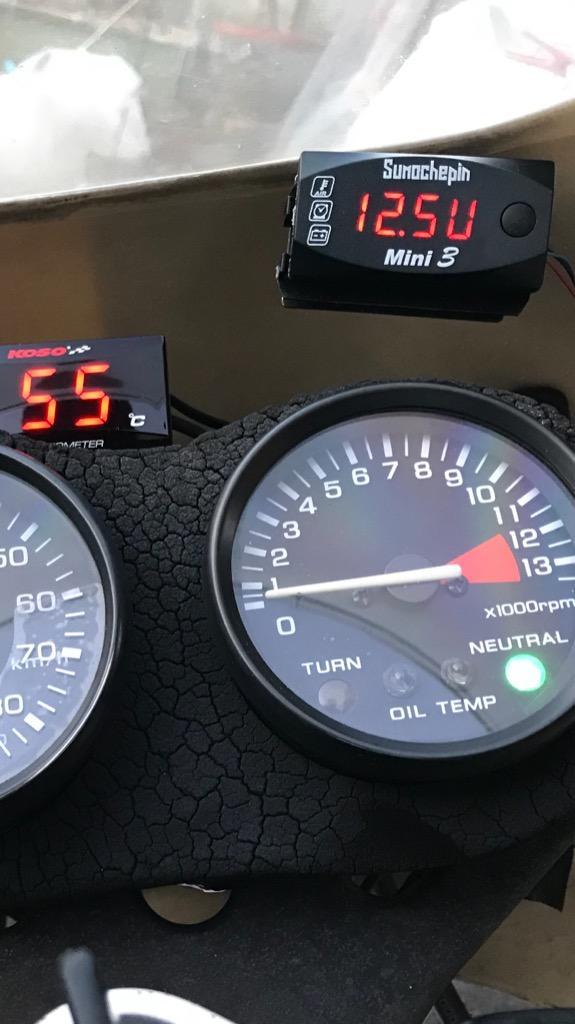 バイク用デジタルメーター 電圧計/温度計/時計 3in1 防水 防塵 悪天候も安心 ボルトメーター 軽量 バイクに時計表示 12V車専用