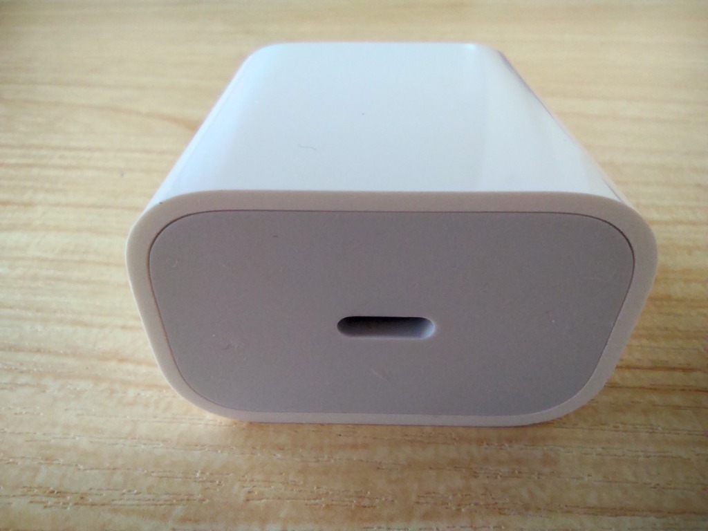 Apple 純正 20W USB-C 電源アダプタ PD 急速充電 iPhone iPod 充電器 