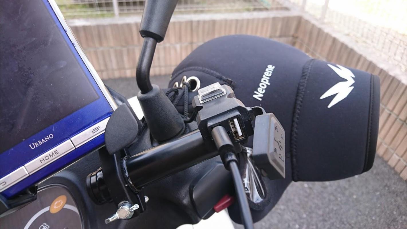 バイク用スマホンUSB充電 2.1A OnOffスイッチ付き 防水仕様 12V仕様 バイク専用電源 2ポート YZH010  :YZD004:Garage.com - 通販 - Yahoo!ショッピング