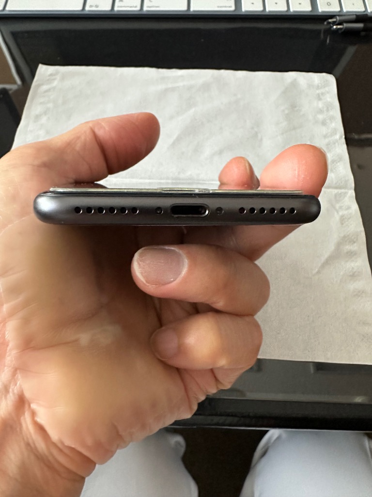 【中古・美品】iPhone8 64GB スペースグレイ バッテリー最大90% iPhone 8 バッテリー90%以上 iPhone8 64GB スペースグレイ SIM