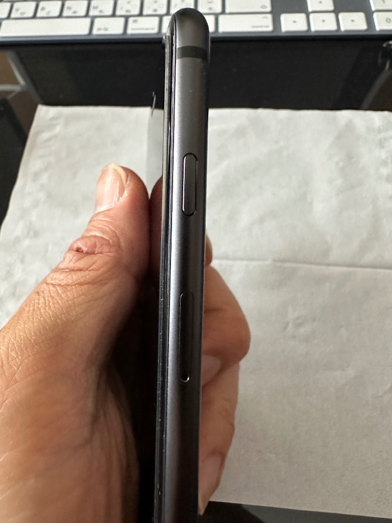 美品　SIMフリー　iPhone8 64GB バッテリー90% スペースグレイ iPhone 8 バッテリー90%以上 iPhone8 64GB スペースグレイ SIM