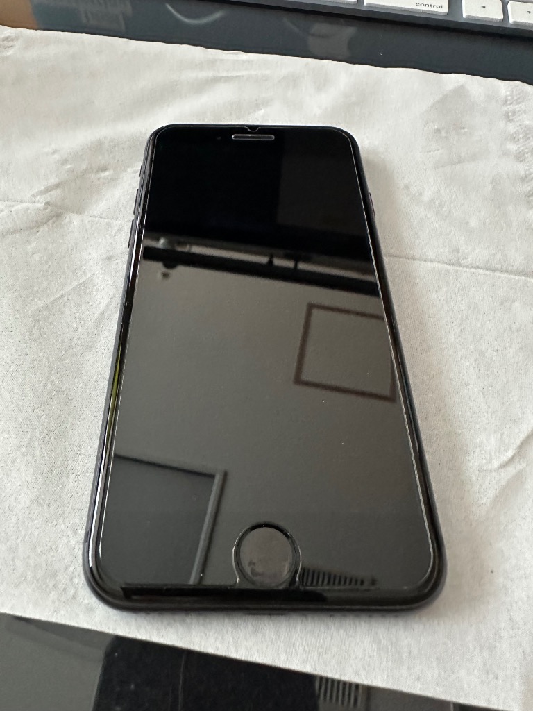 美品　SIMフリー　iPhone8 64GB バッテリー90% スペースグレイ iPhone 8 バッテリー90%以上 iPhone8 64GB スペースグレイ SIM