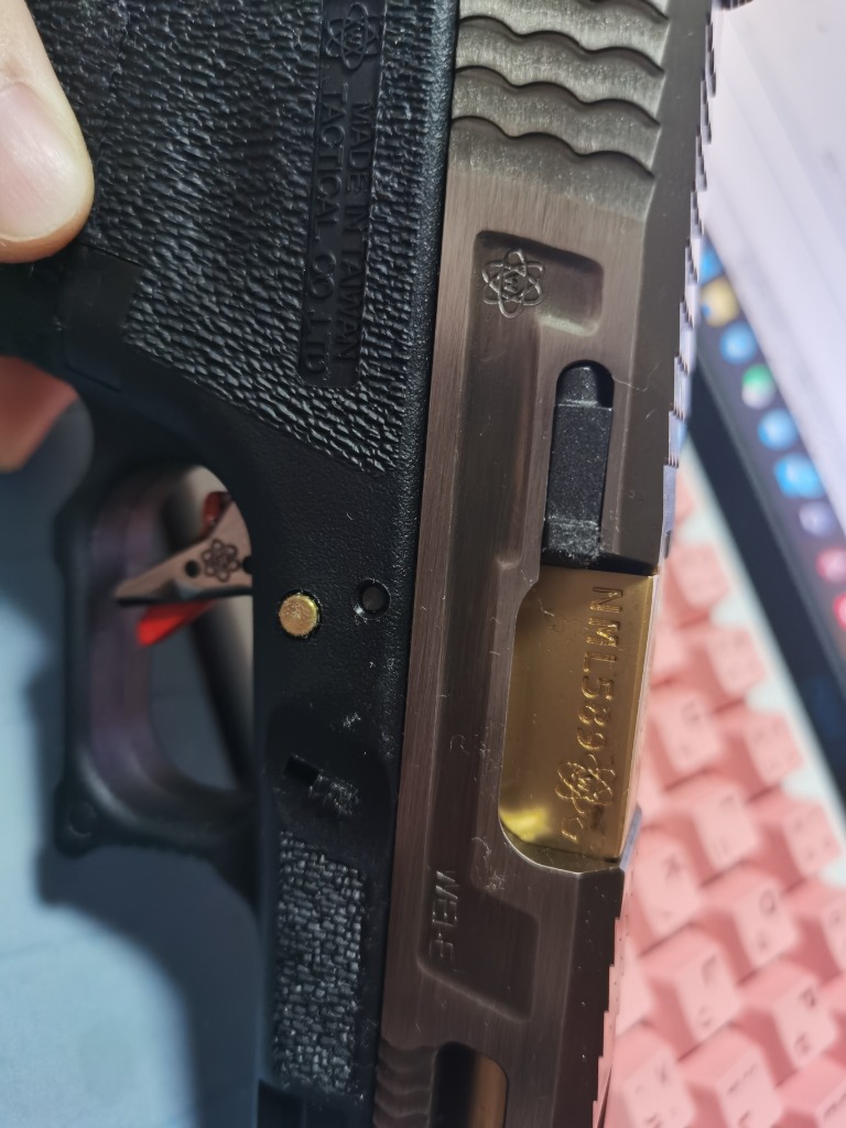 WE-TECH G18C T3 ガスブローバックガン シルバー : we-g002wet-3 : ジーリーショップ - 通販 -  Yahoo!ショッピング