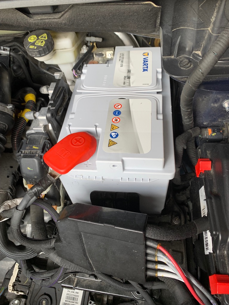 未使用Varta バルタ カーバッテリー LN3 輸入車 570 901 076 VARTA 570-901-076(LN3/AGM/E39) 70Ah SILVER AGM DYNAMIC