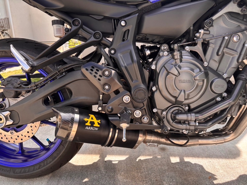 MT-07　カーボンファイバー マフラーエンド MT-07 カーボンファイバー マフラーエンド