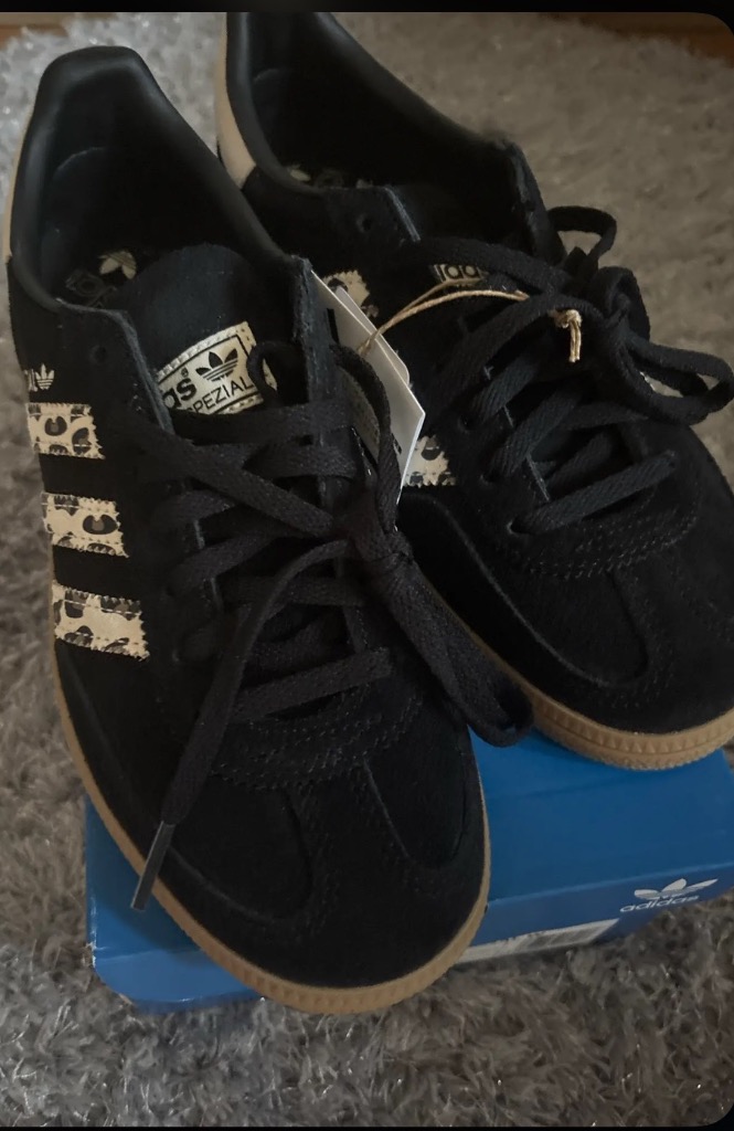 adidas アディダスオリジナルス HANDBALL SPEZIAL W
