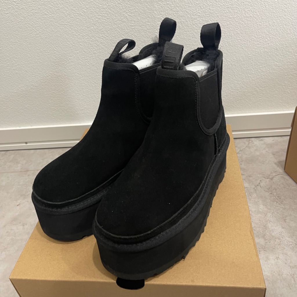 UGG アグ ニューメル プラットフォーム チェルシー ブーツ