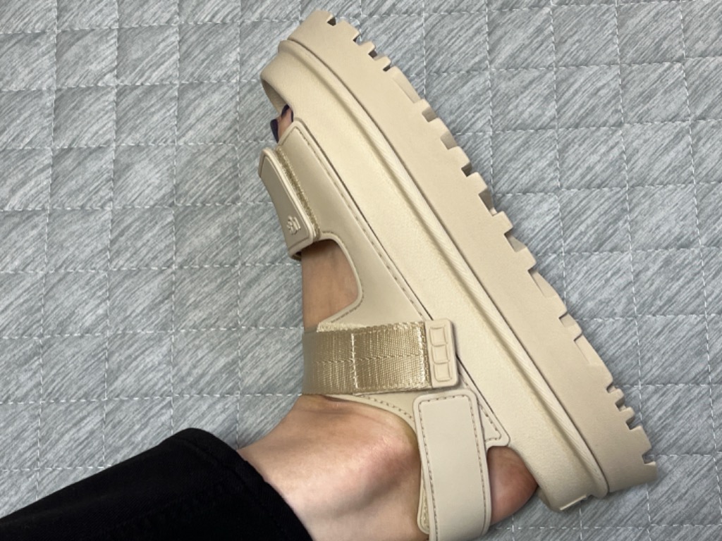 UGG アグ サンダル ストラップサンダル ゴールデングロウ