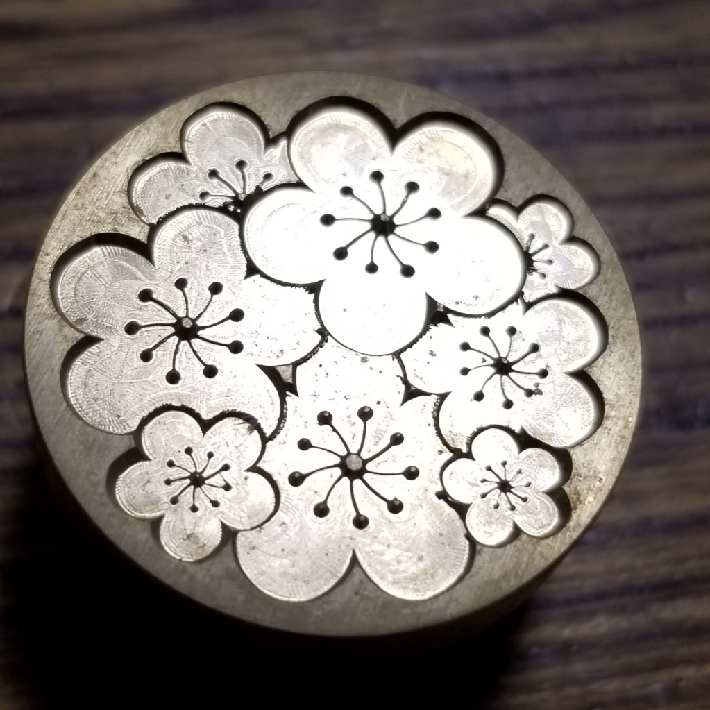 ファミリア 花柄 キーリング付き〘 お値下不可〙 シーリングスタンプ 付け替え 25mm 1個 全4種 くじら 桜 花 天体