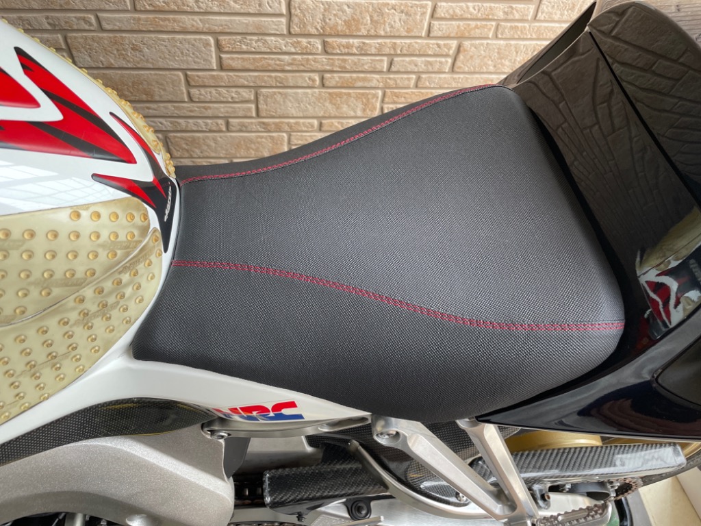 CBR1000RR/SC57 /グロンドマン /Gグリップ /滑り難い /シート張 CBR1000RR/SC57 /グロンドマン /Gグリップ /滑り難い /シート張