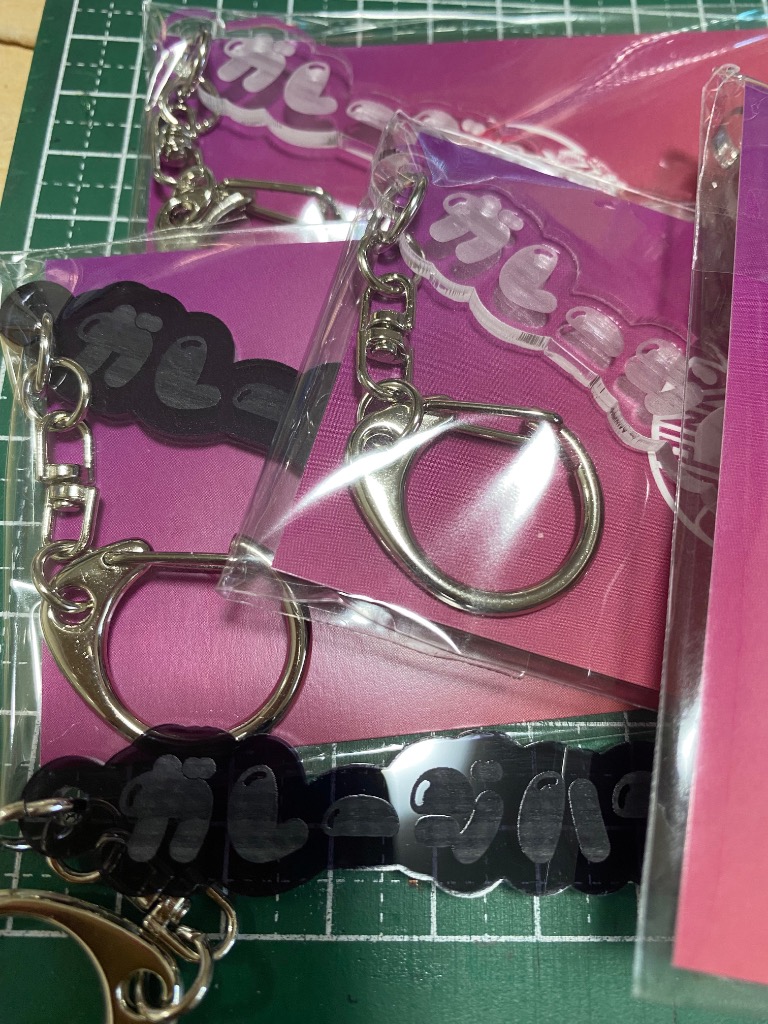 キーホルダー　オタ活　オーダー　kpop 推しカラー アクリルネームキーホルダー】推し活グッズ プレート