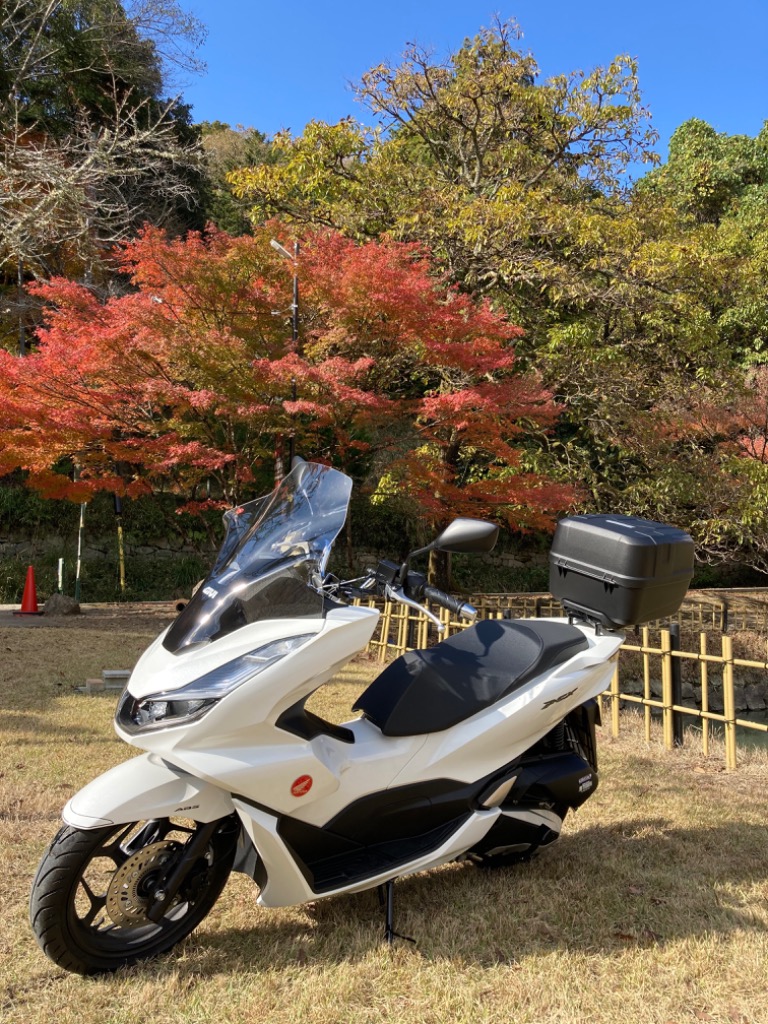 新作品質保証GIVI PCX125 160(JK05・KF47) スクリーン+専用ステー パーツ